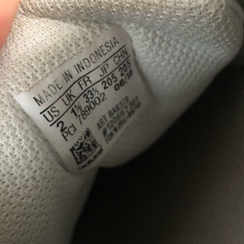 ⭐️5/$25⭐️ Kids Adidas Superstars gym shoe Sz. 2 - Picture 8 of 8